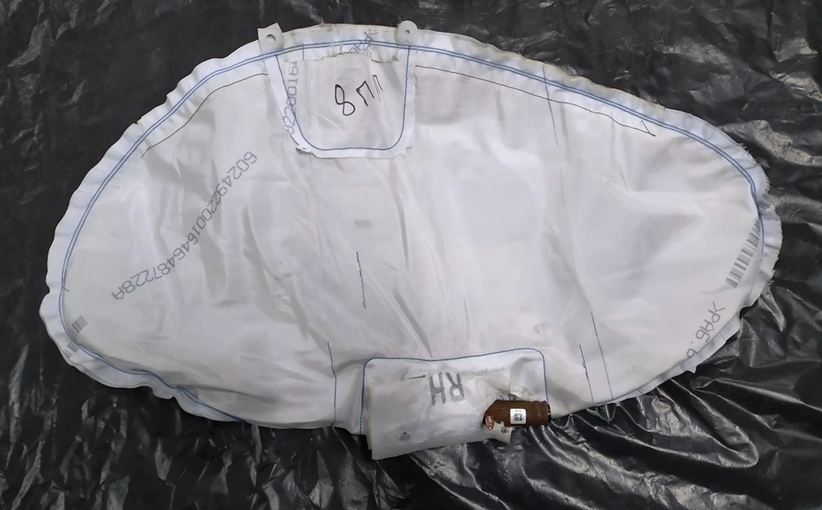 Подушка безпеки пасажирського сидіння (під відновлення) Tesla model X 9876524-03-A