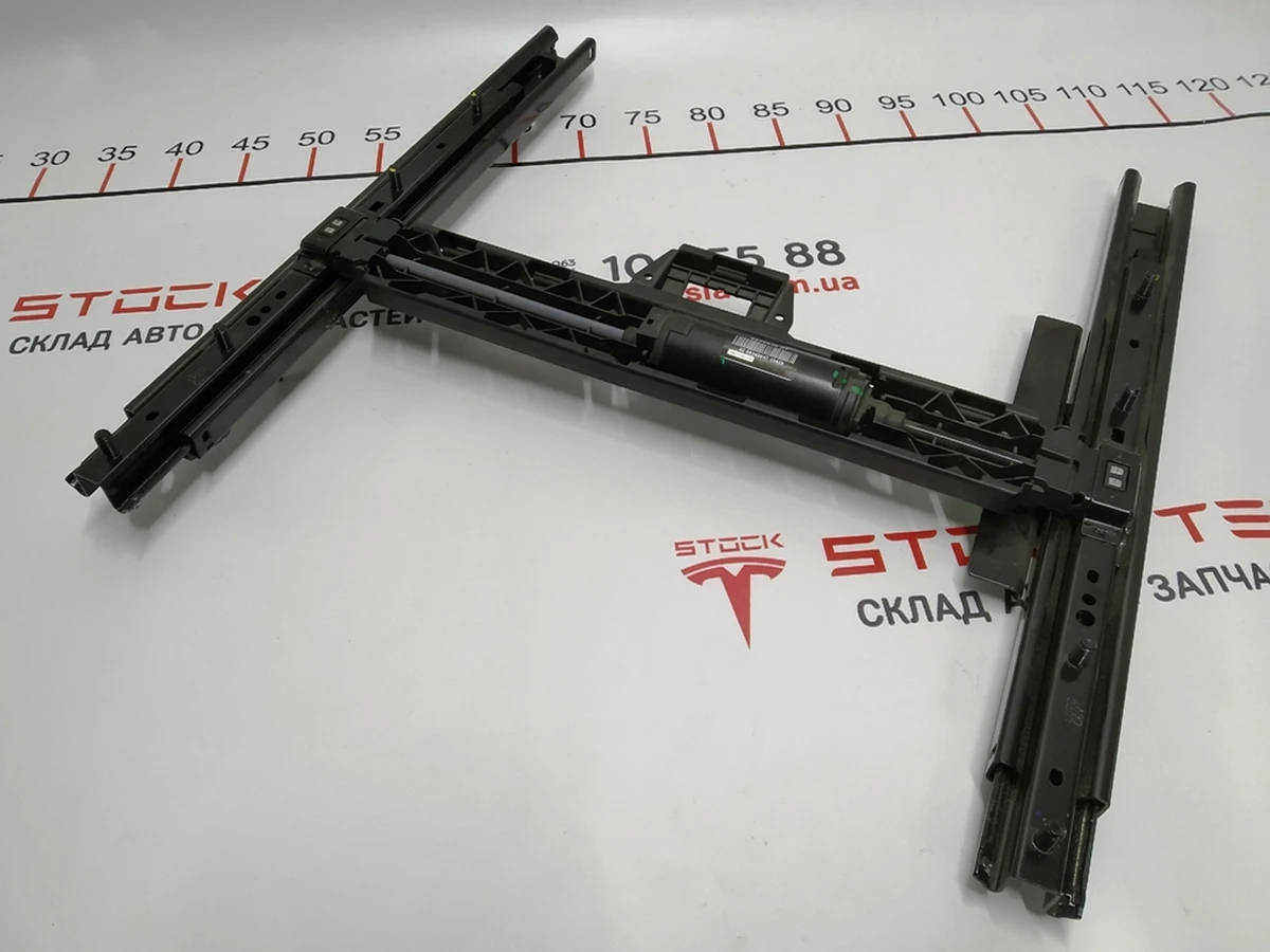2 Механізм переміщення сидіння водія (у зборі) Tesla model X 9876527-03-A