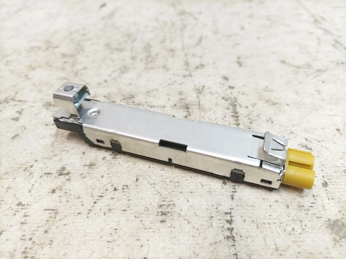 Антенний підсилювач кришка багажного відсіку правий верхній Porsche Taycan 992035225