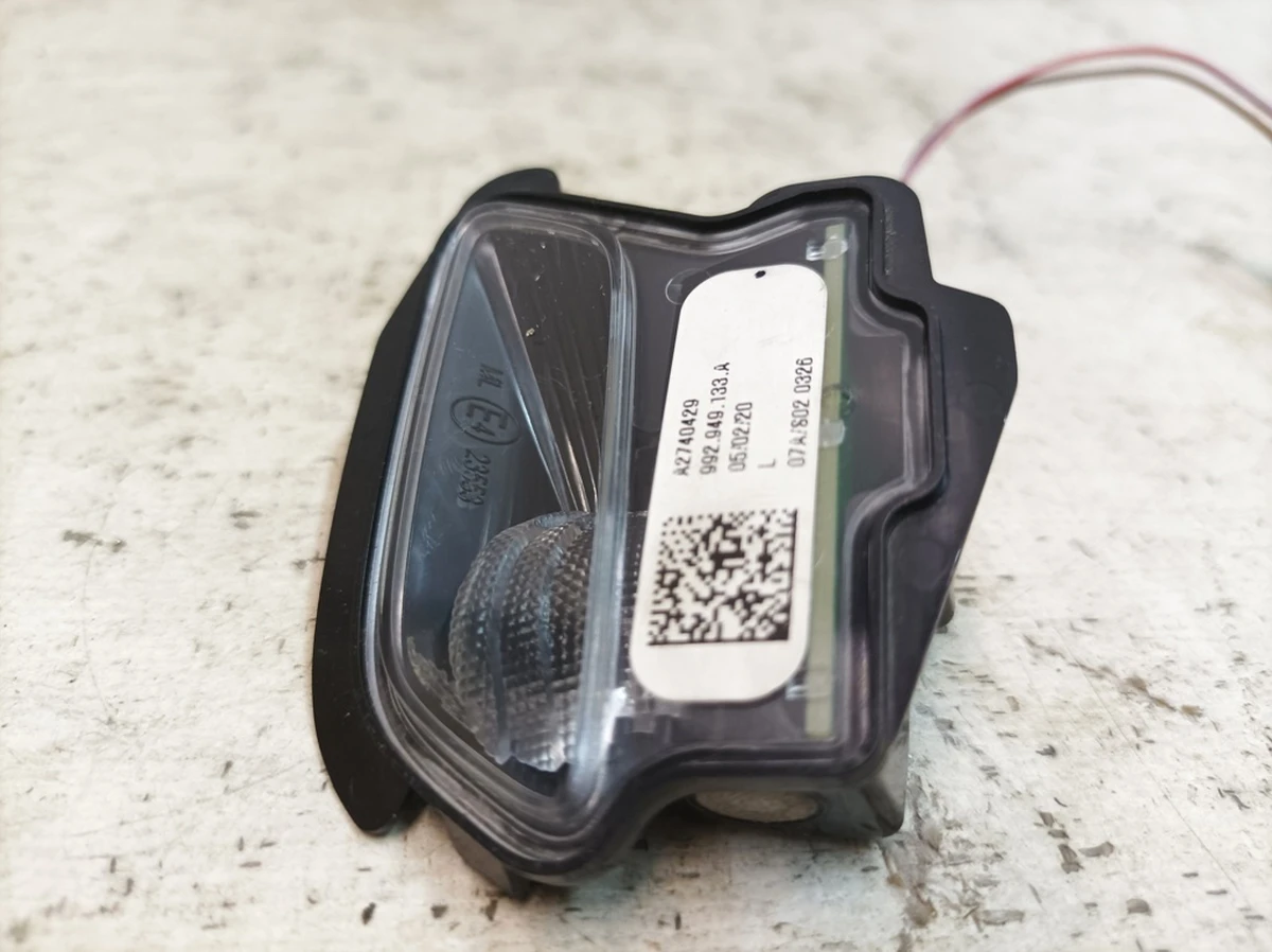 Ліхтар розсіяного освітлення дзеркала зовнішнього лівого Porsche Taycan 992949133A