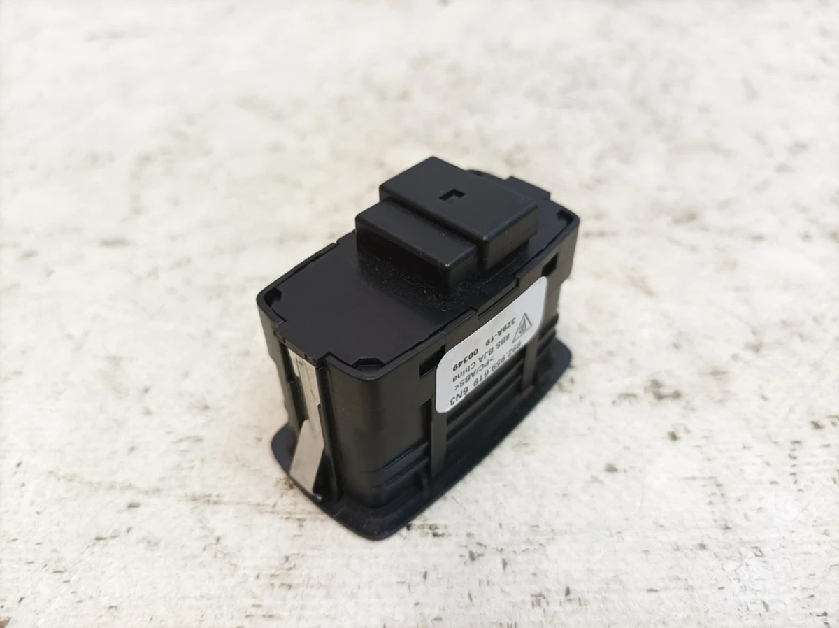 Кнопка механизма аварийной разблокировки багажного отсека переднего и заднего Porsche Taycan 992959619