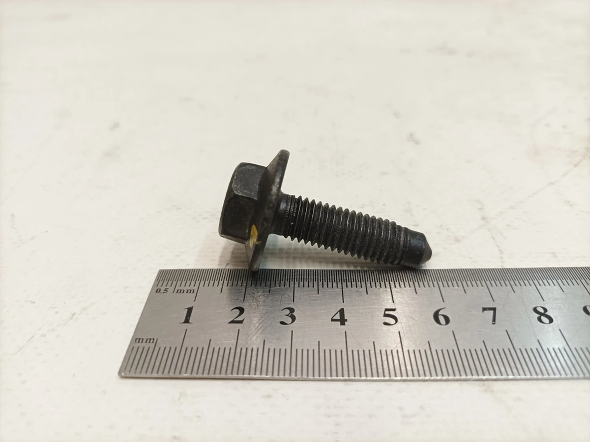 Гвинт із шестигранною головкою M10X35 Porsche Taycan 9A791196402