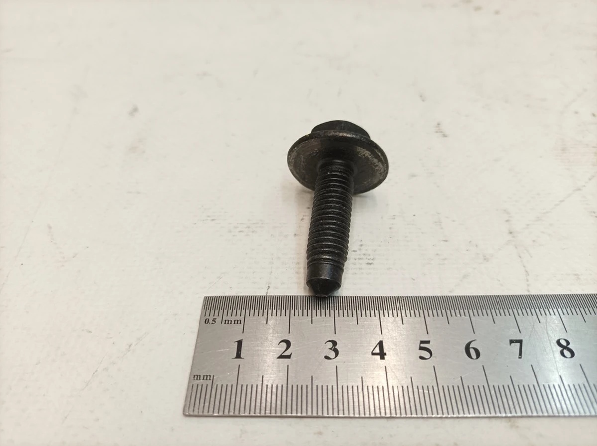 Гвинт із шестигранною головкою M10X35 Porsche Taycan 9A791196402