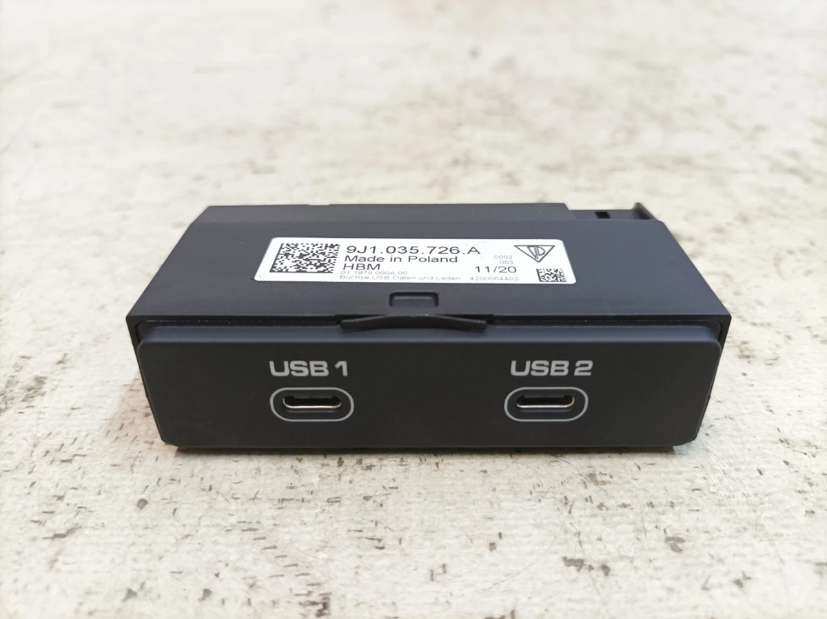 USB port 2 x Type-C center console Porsche Taycan 9J1035726A