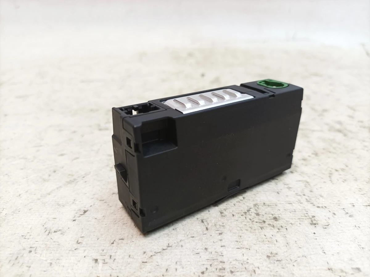 USB port 2 x Type-C center console Porsche Taycan 9J1035726A