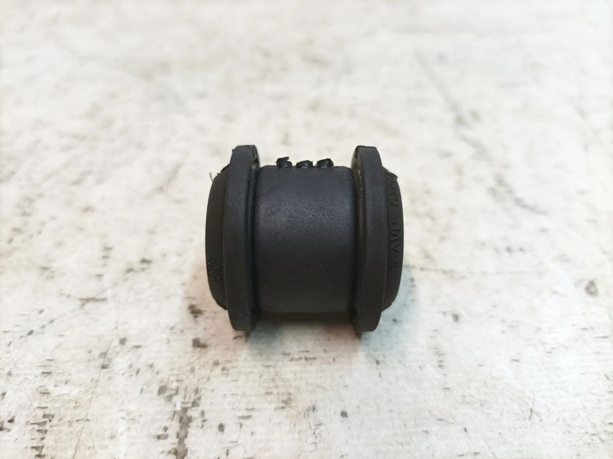 Сайлентблок корпусу переднього вентилятора Porsche Taycan 9J1121425