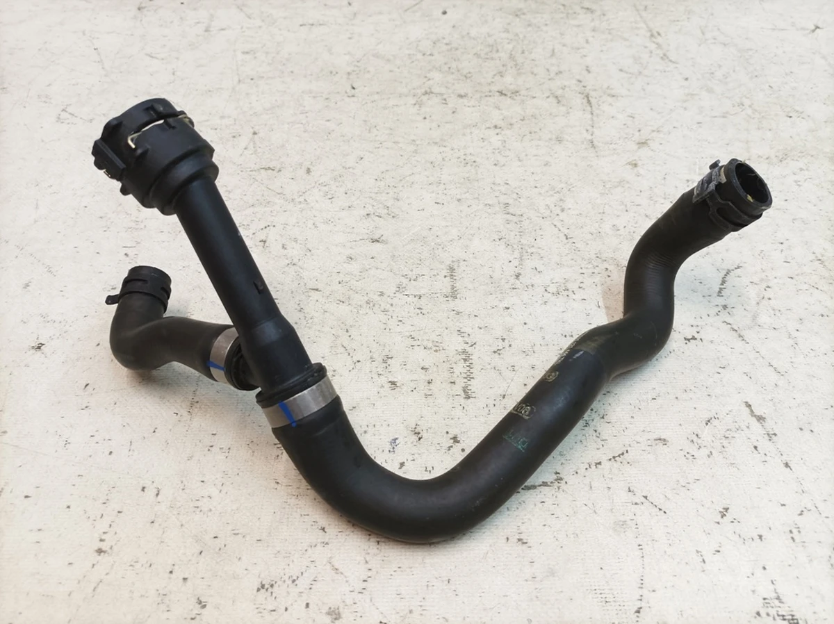 Шланг охолоджуючої рідини з швидкороз'ємною муфтою Porsche Taycan 9J1121444