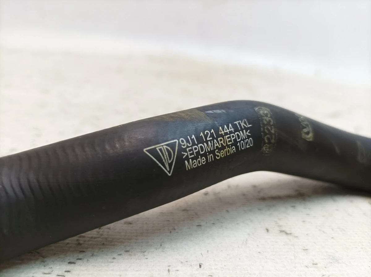 Шланг охолоджуючої рідини з швидкороз'ємною муфтою Porsche Taycan 9J1121444