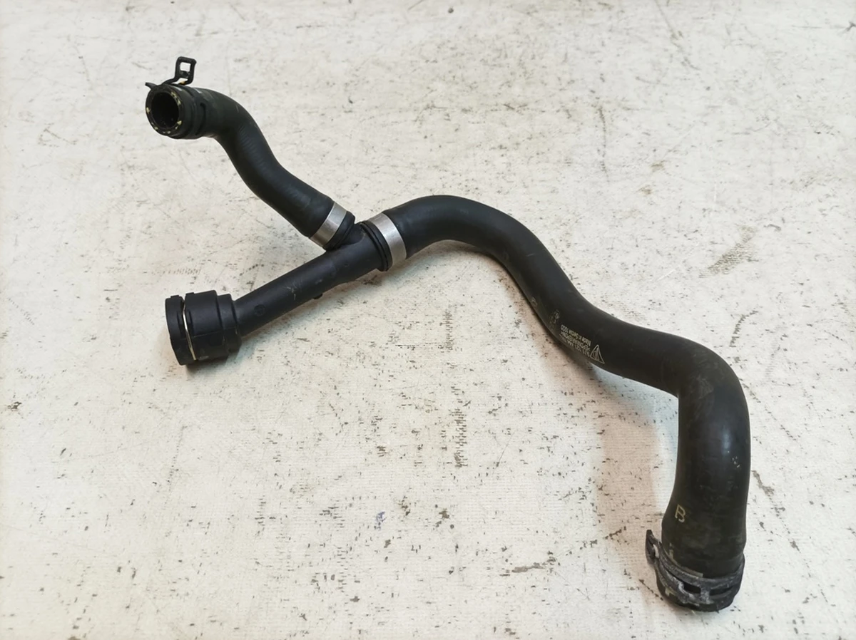 Шланг охолоджуючої рідини з швидкороз'ємною муфтою Porsche Taycan 9J1121444