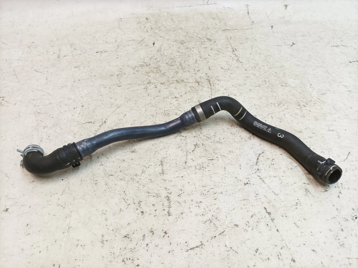 Трубопровід охолоджуючої рідини Porsche Taycan 9J1121609