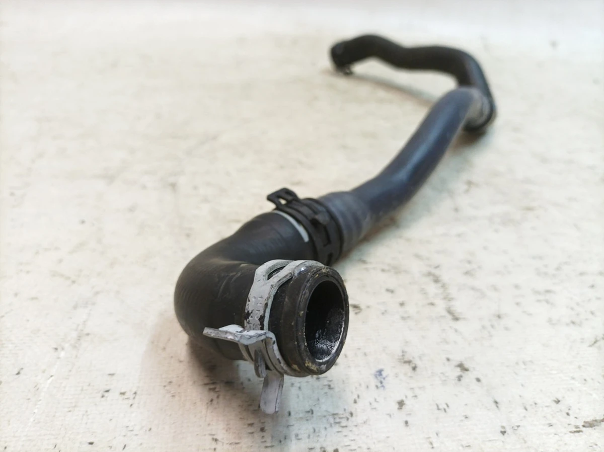 Трубопровід охолоджуючої рідини Porsche Taycan 9J1121609