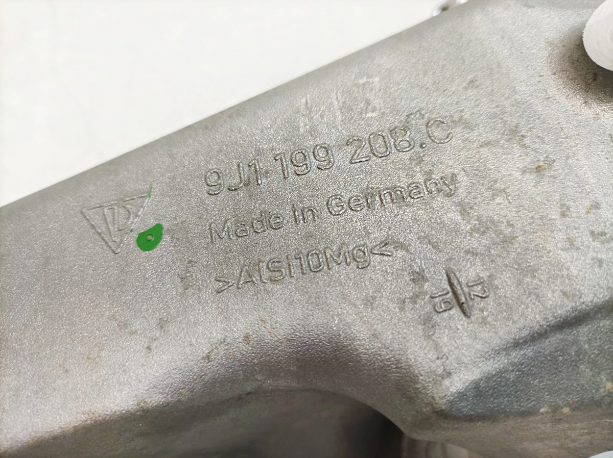 Кронштейн опори двигуна задній Porsche Taycan 9J1199208C