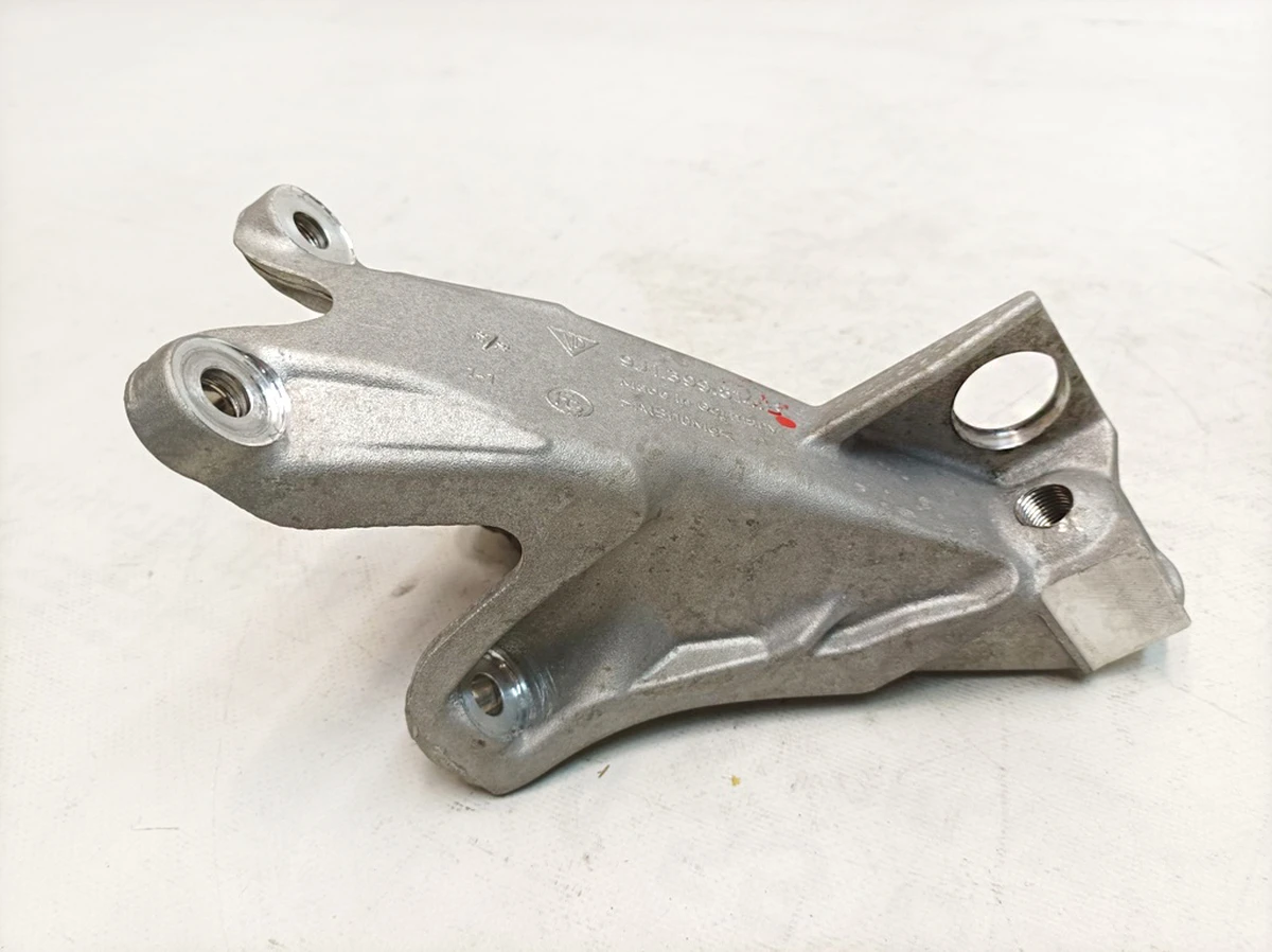 Кронштейн коробки задній передач Porsche Taycan 9J1399514B