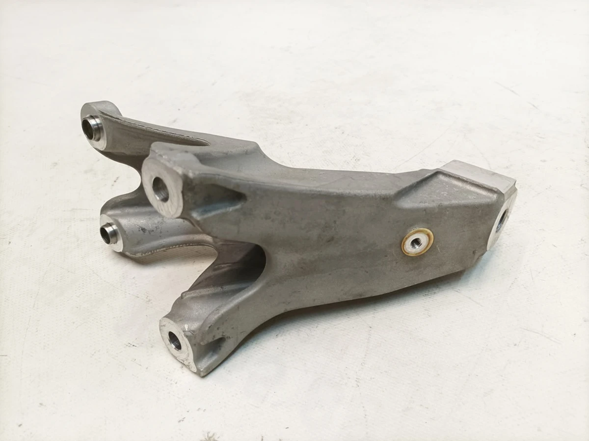 Кронштейн коробки задній передач Porsche Taycan 9J1399514B