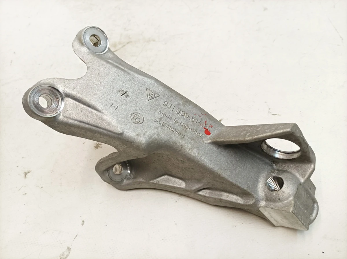Кронштейн коробки задній передач Porsche Taycan 9J1399514B