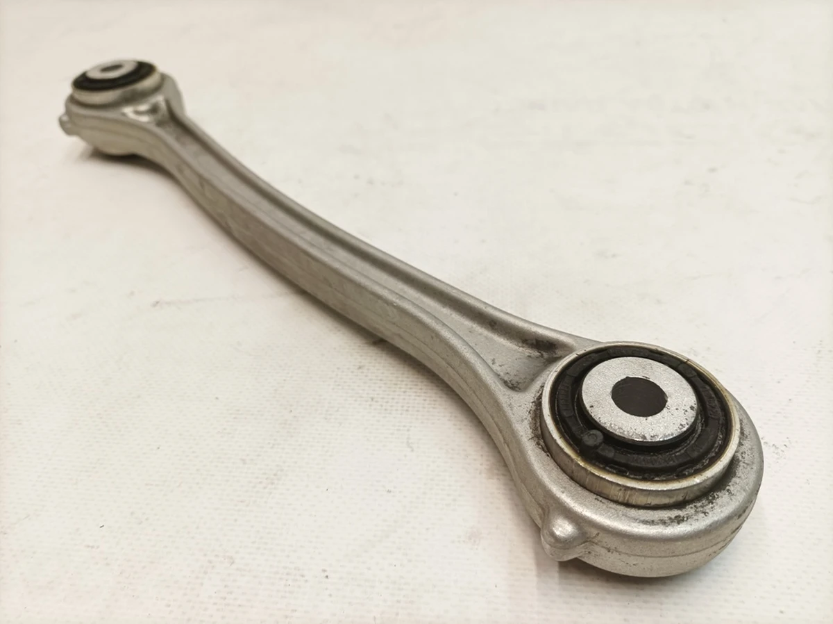 Рычаг поперечный задний нижний Porsche Taycan 9J1501529