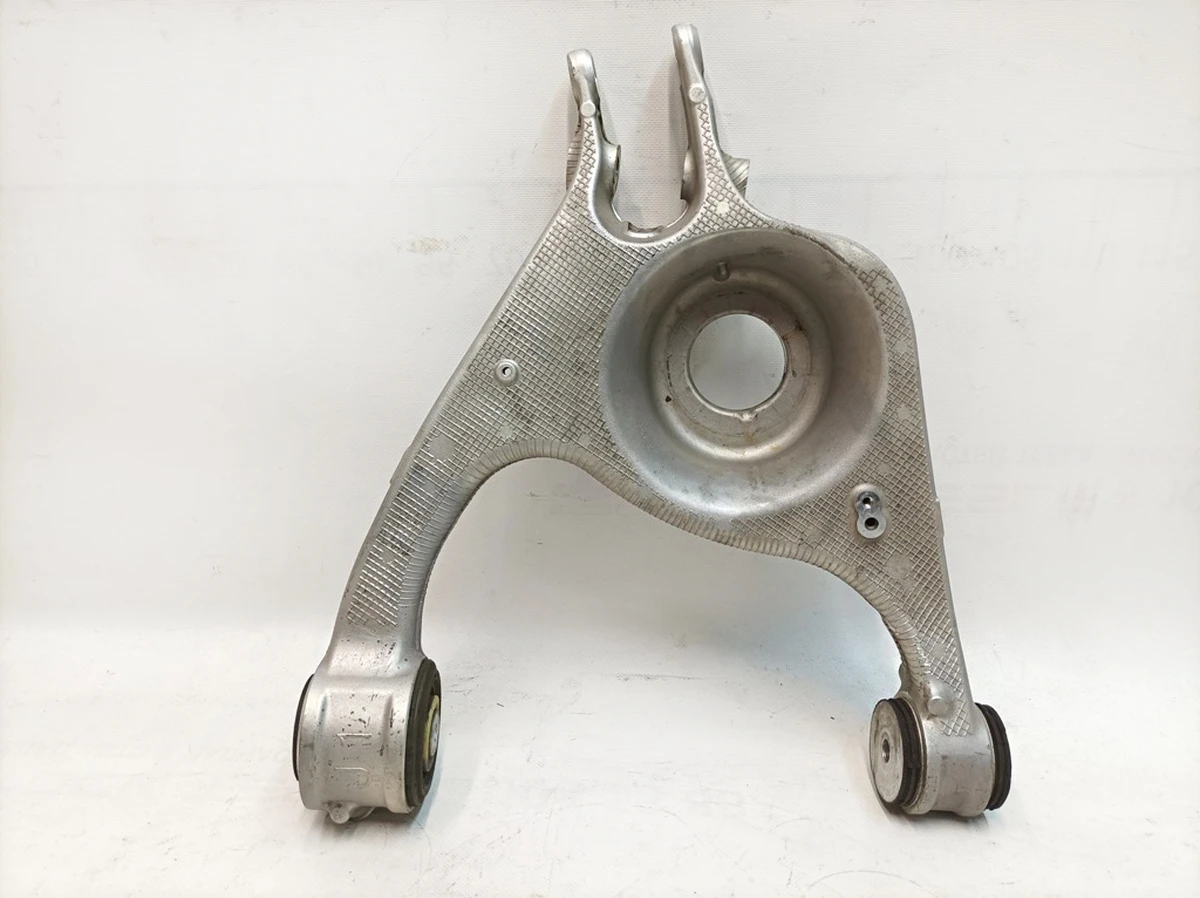 Рычаг поперечный правый в сборе с сайлентблоками Porsche Taycan 9J1505312A