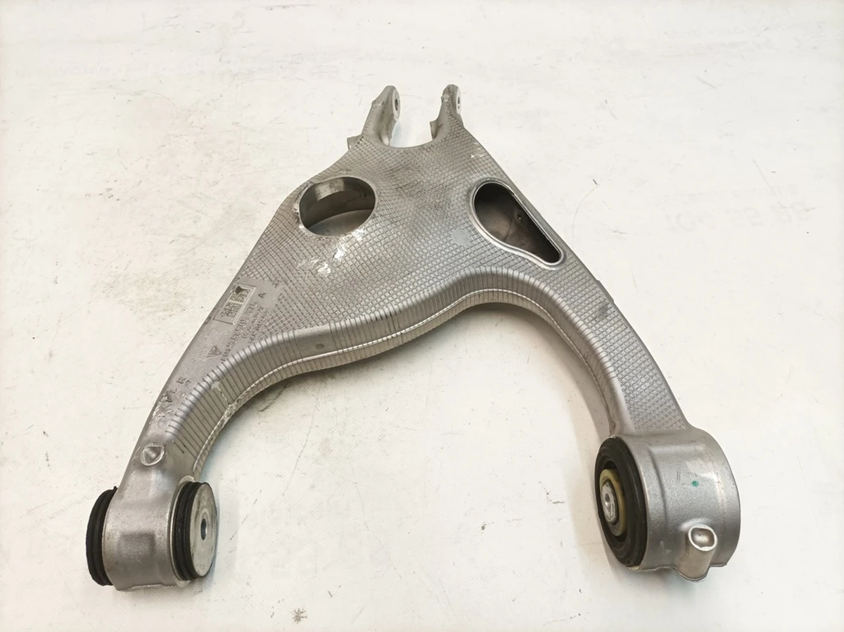 Рычаг поперечный правый в сборе с сайлентблоками Porsche Taycan 9J1505312A