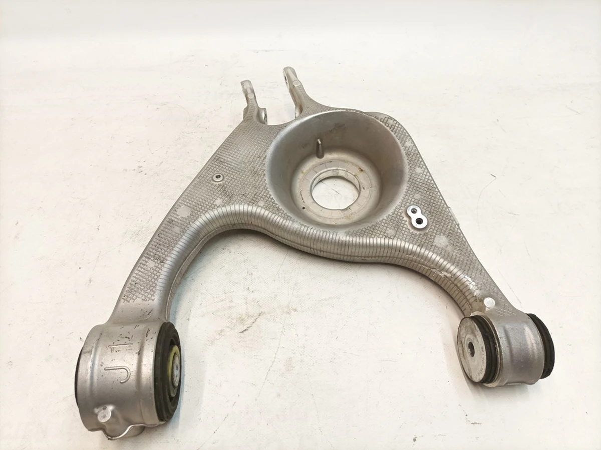 Рычаг поперечный правый в сборе с сайлентблоками Porsche Taycan 9J1505312A