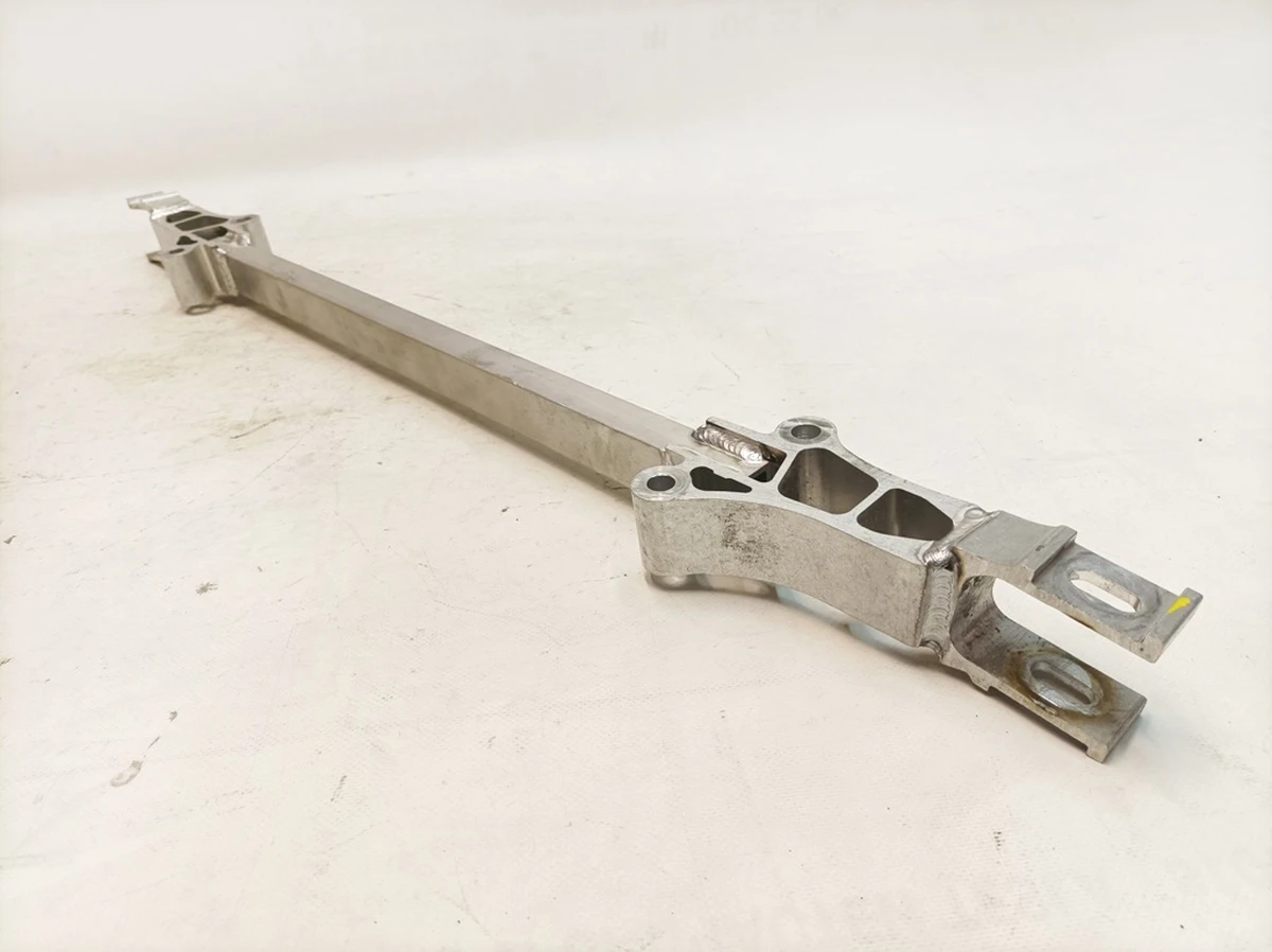 Траверса заднього підрамника Porsche Taycan 9J1599301D