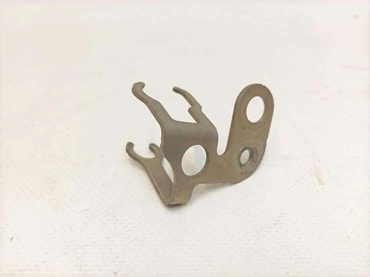 Кронштейн гальмівного шланга задній лівий Porsche Taycan 9J1611797B