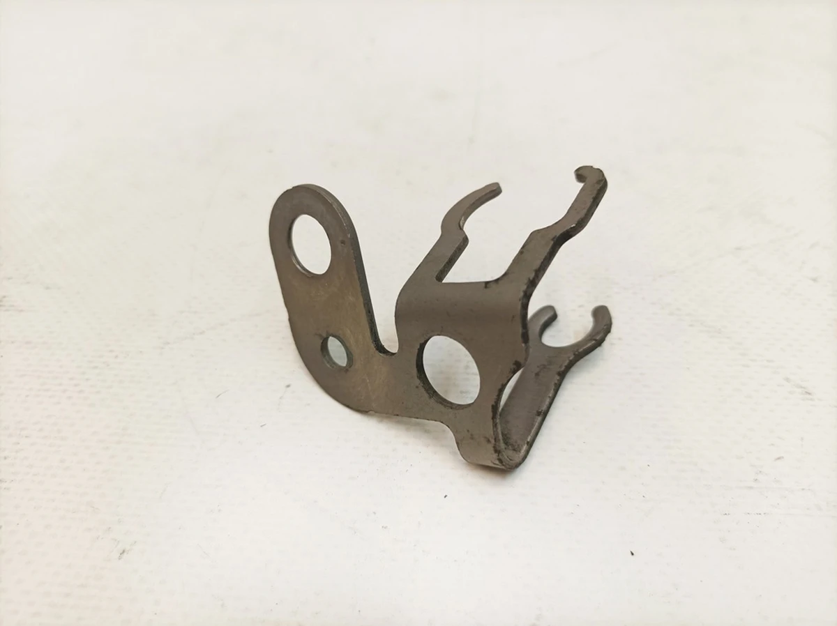 Кронштейн гальмівного шланга задній правий Porsche Taycan 9J1611798B