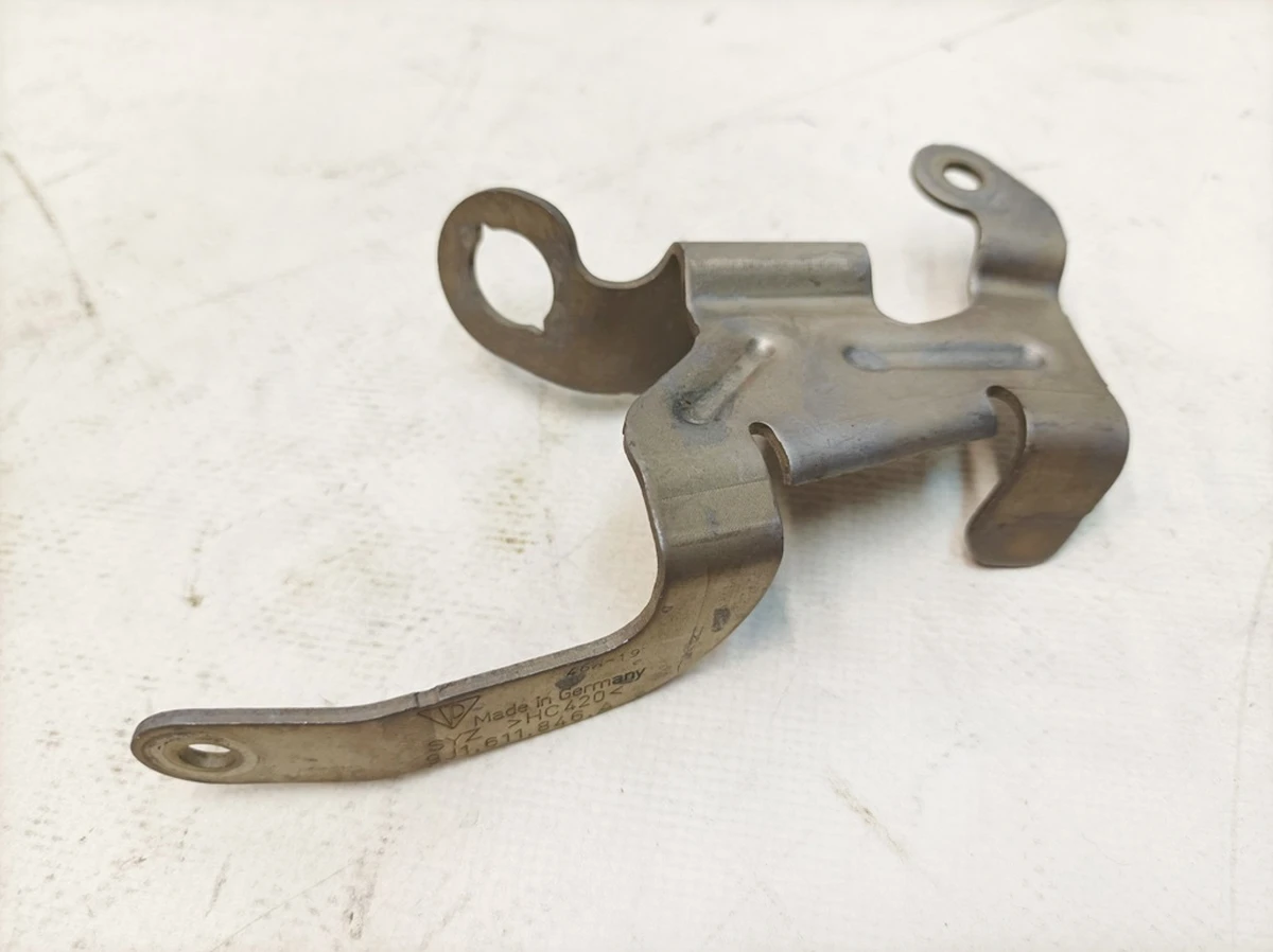 Brake hose bracket right Porsche Taycan 9J1611846A