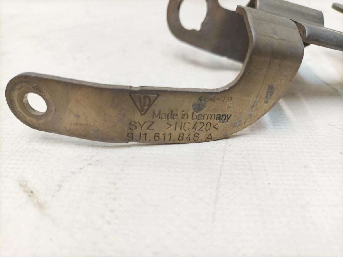 Brake hose bracket right Porsche Taycan 9J1611846A