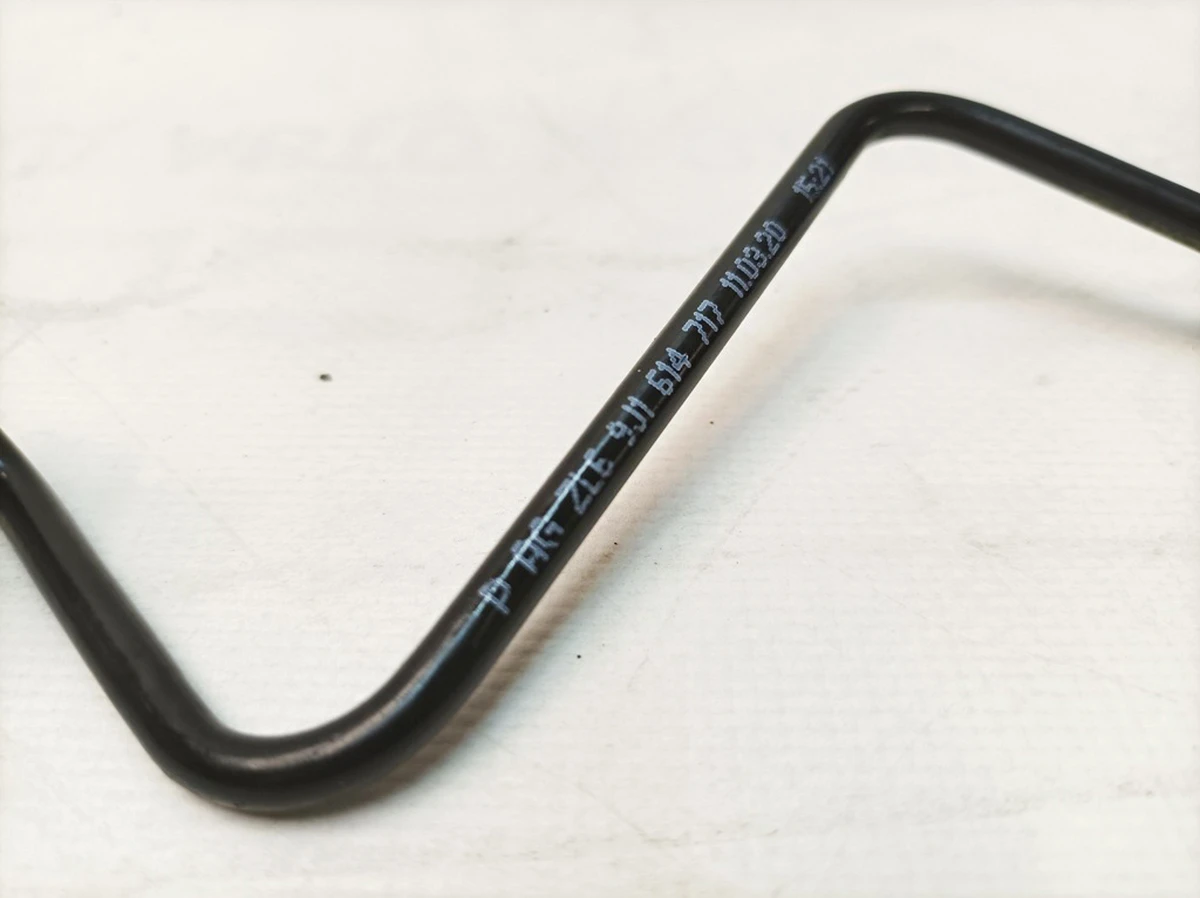 Трубопровід гальмівної системи (незначне порушення зовнішньої обплетення) Porsche Taycan 9J1614717