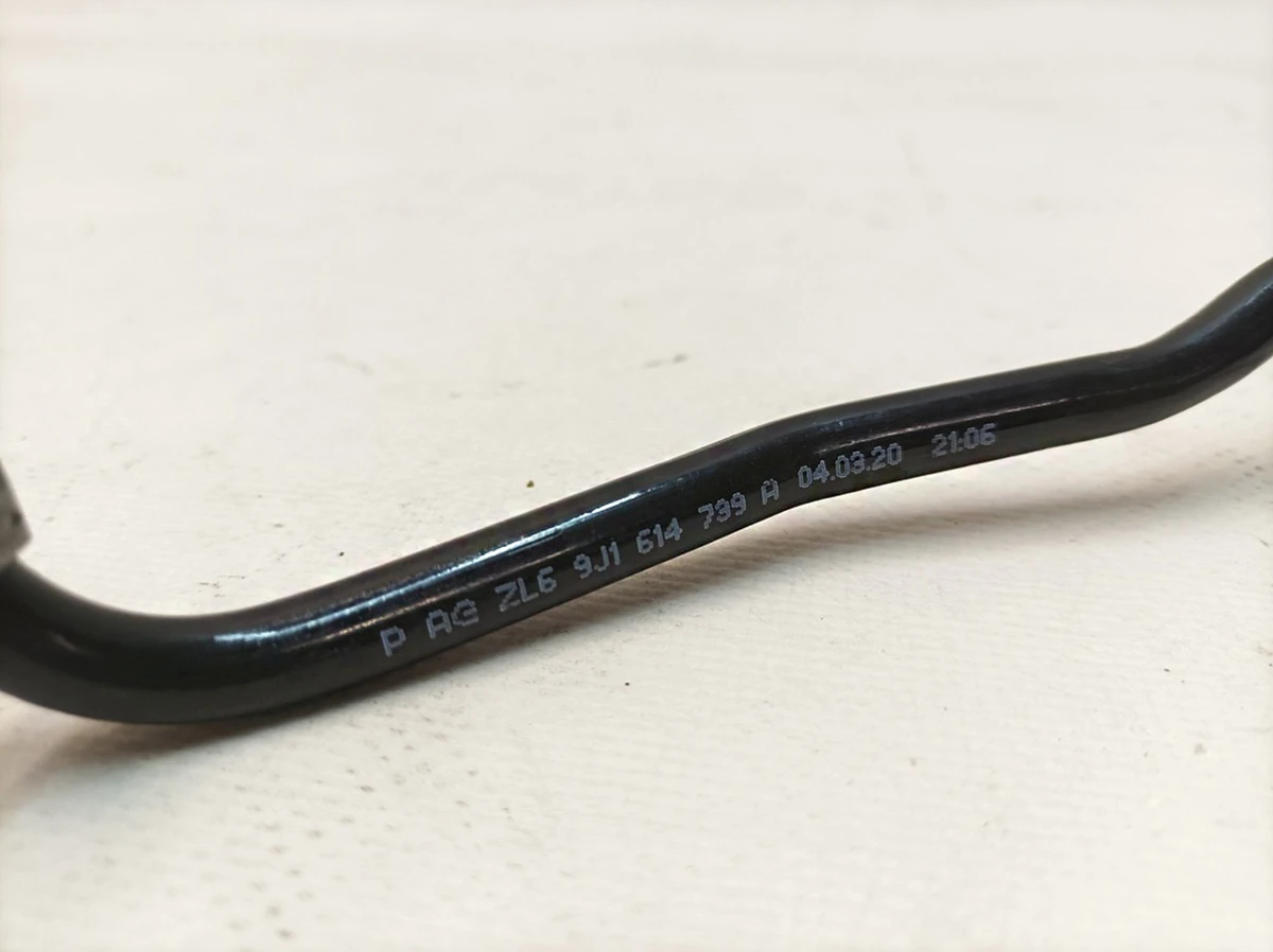 Гальмівна трубка від головного гальмівного циліндра до гідросистеми Porsche Taycan 9J1614739A