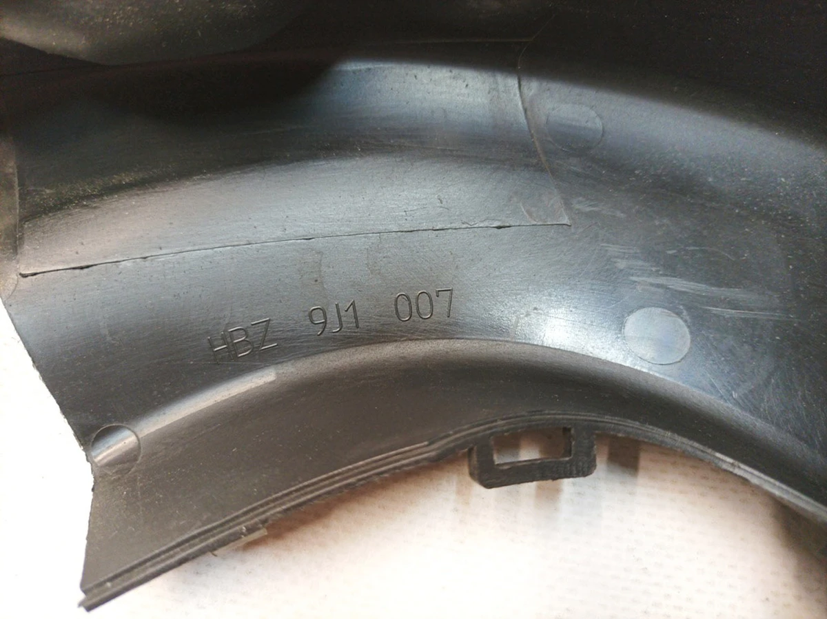 Воздуховод охлаждения тормоза задний левый (половина) Porsche Taycan 9J1615395