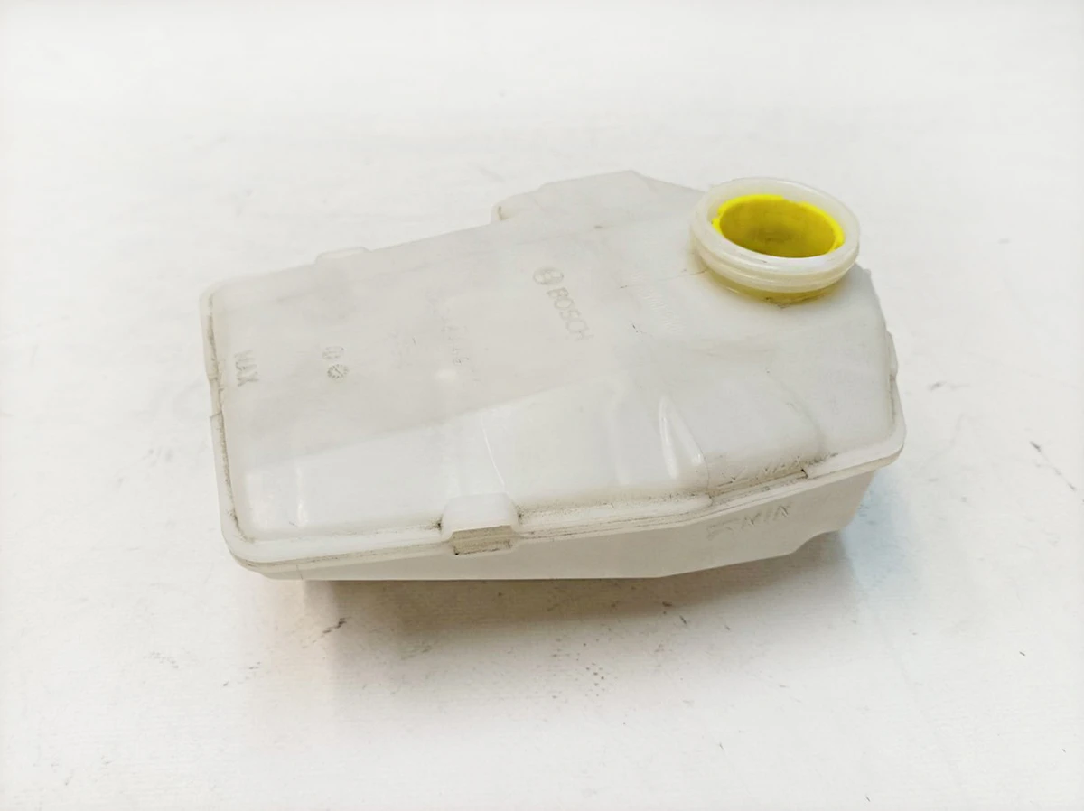 Бачок компенсаційний для гальмівної рідини Porsche Taycan 9J1616123