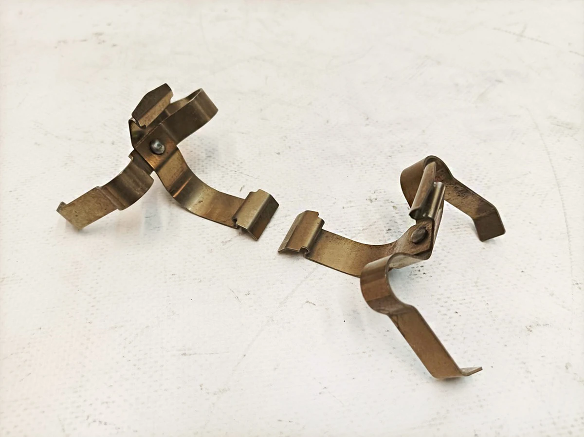 Пружини розпірні гальмівного супорта заднього комплект 2шт. Porsche Taycan 9J1698995