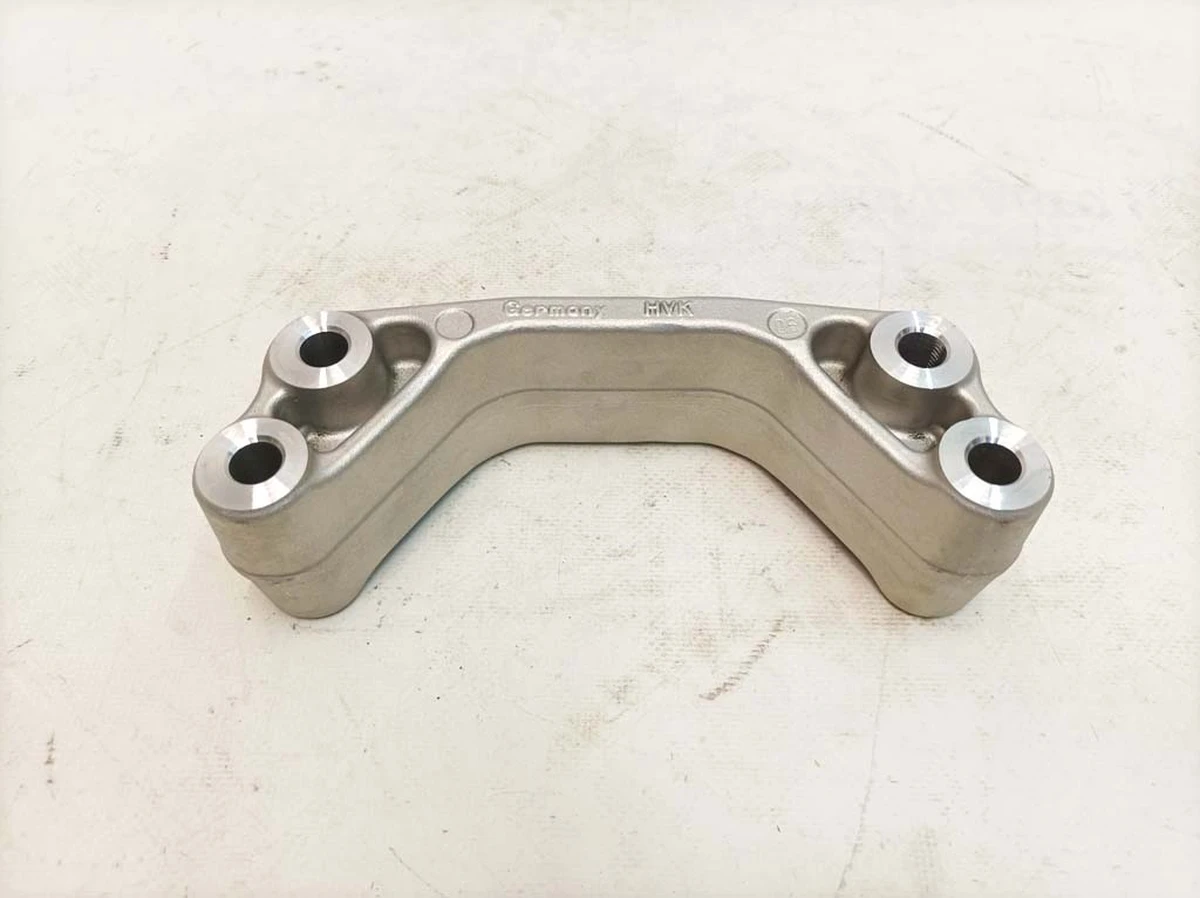 Поперечина тоннеля средняя Porsche Taycan 9J1804421