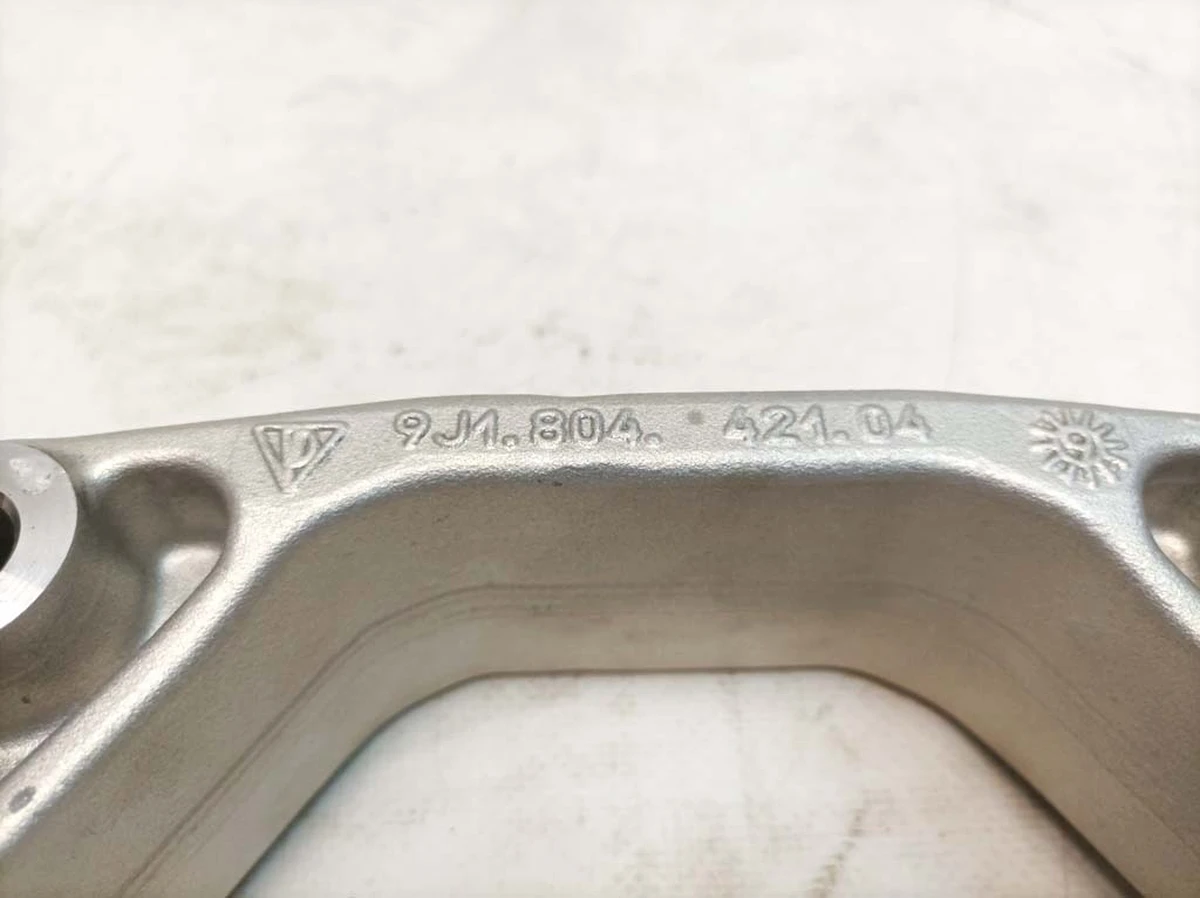 Поперечина тоннеля средняя Porsche Taycan 9J1804421