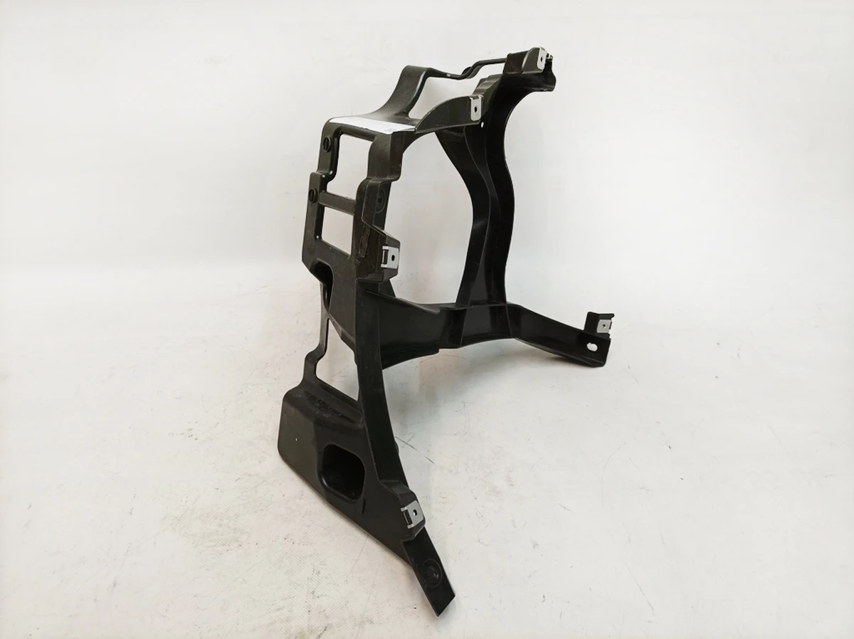 Кронштейн заднього бампера лівий (відновлений) Porsche Taycan 9J1807331