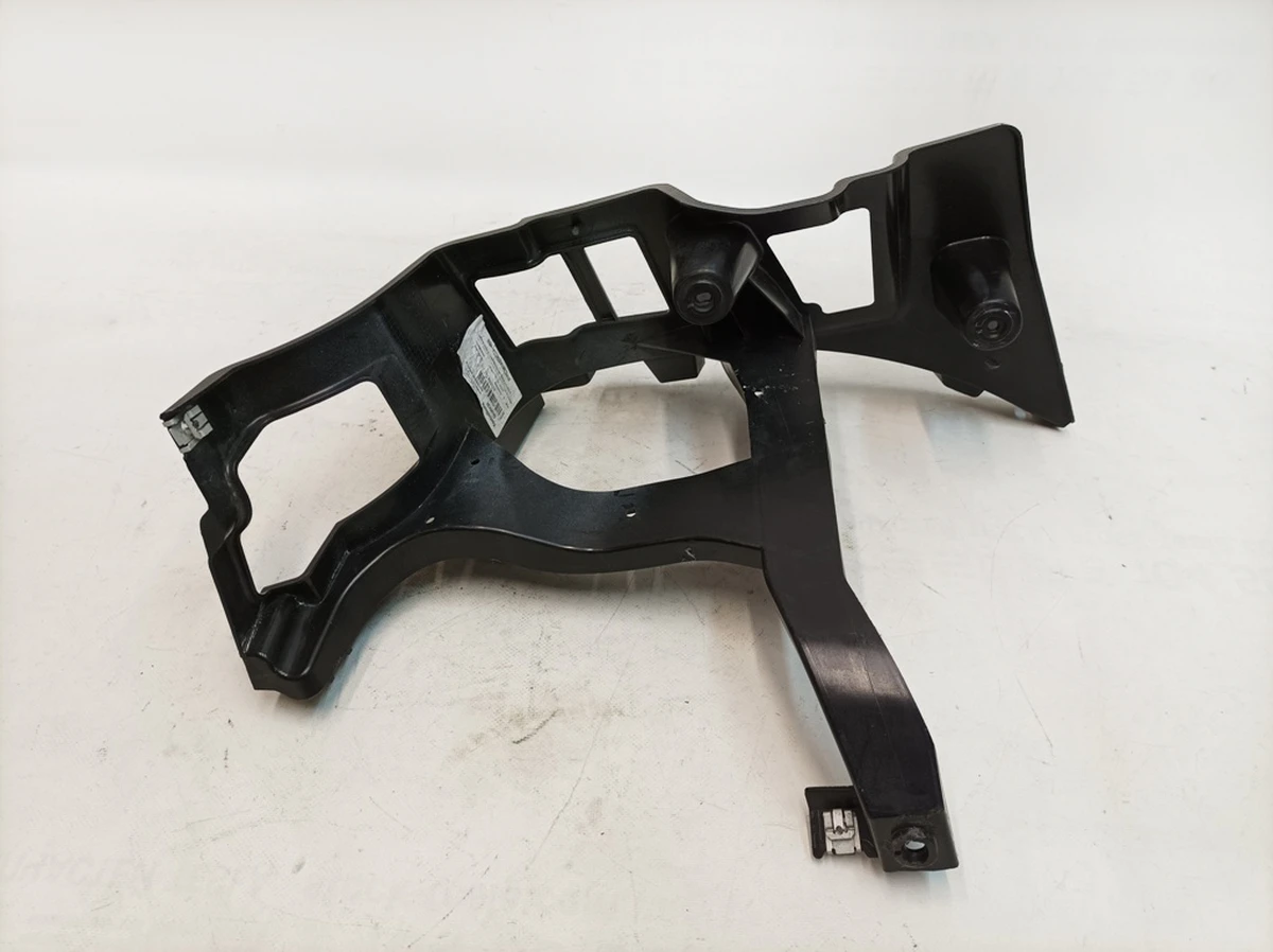 Кронштейн заднього бампера лівий (відновлений) Porsche Taycan 9J1807331