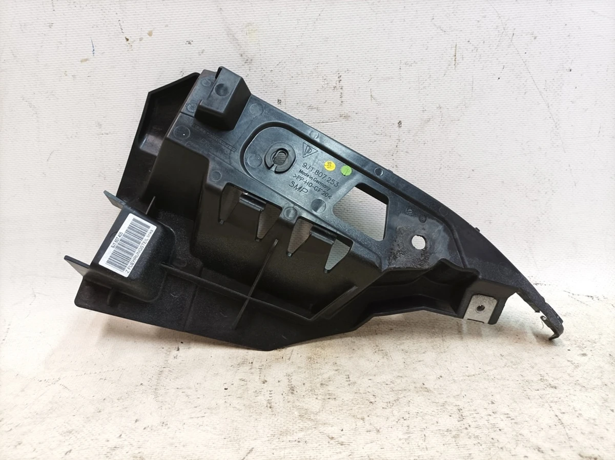 Напрямна бампера заднього ліва Porsche Taycan 9J1807405