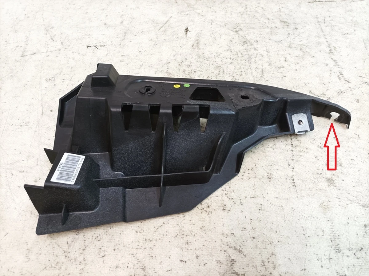 Напрямна бампера заднього ліва Porsche Taycan 9J1807405