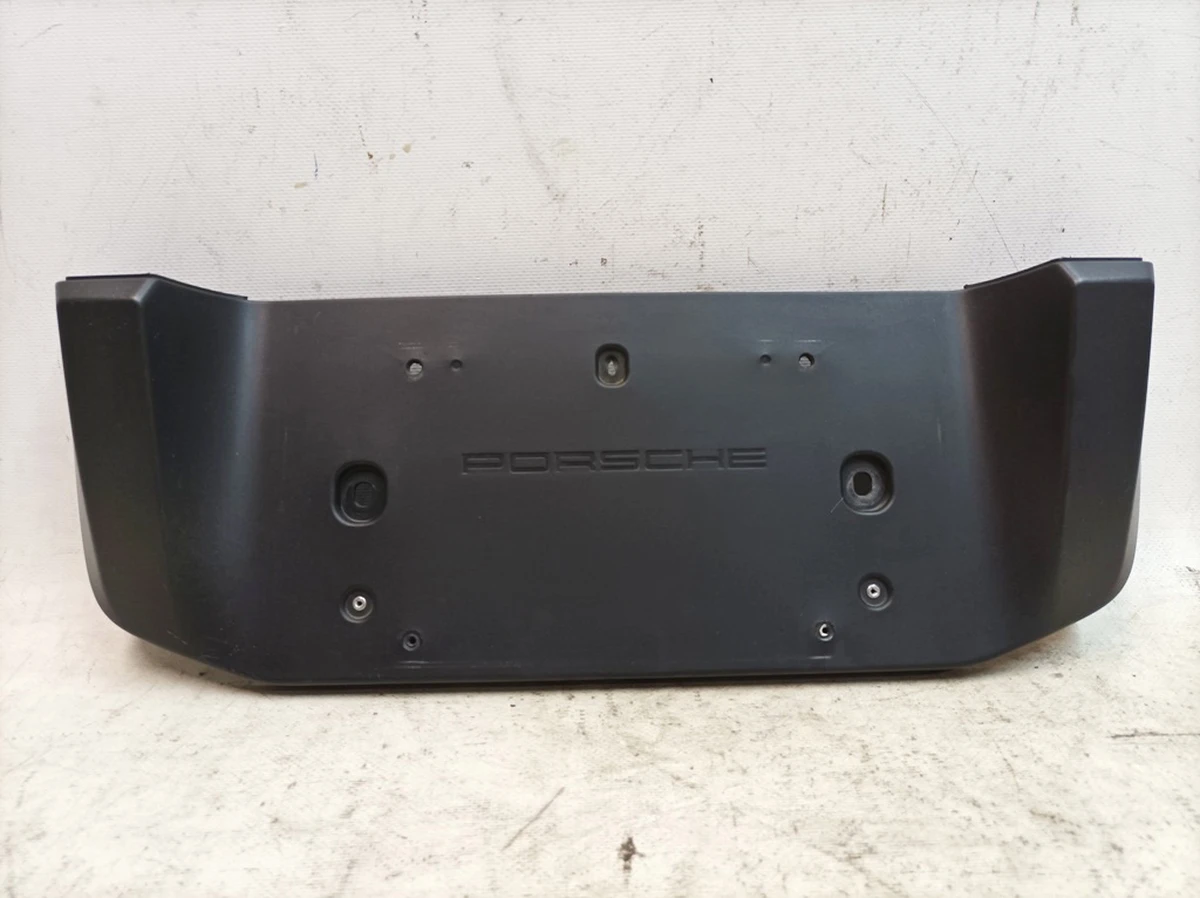 Накладка заднього бампера під номерний знак N/A Porsche Taycan 9J1807801