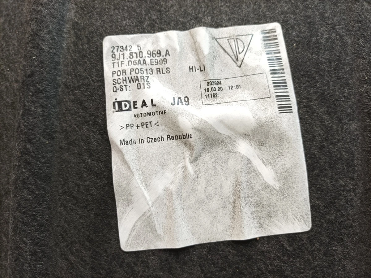 Підкрилок задній лівий Porsche Taycan 9J1810969A