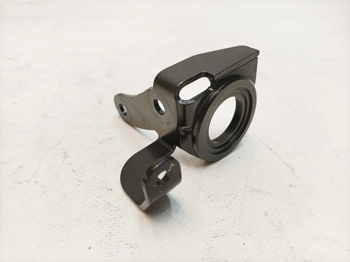 Кронштейн компресора кліматичної установки Porsche Taycan 9J1816570B