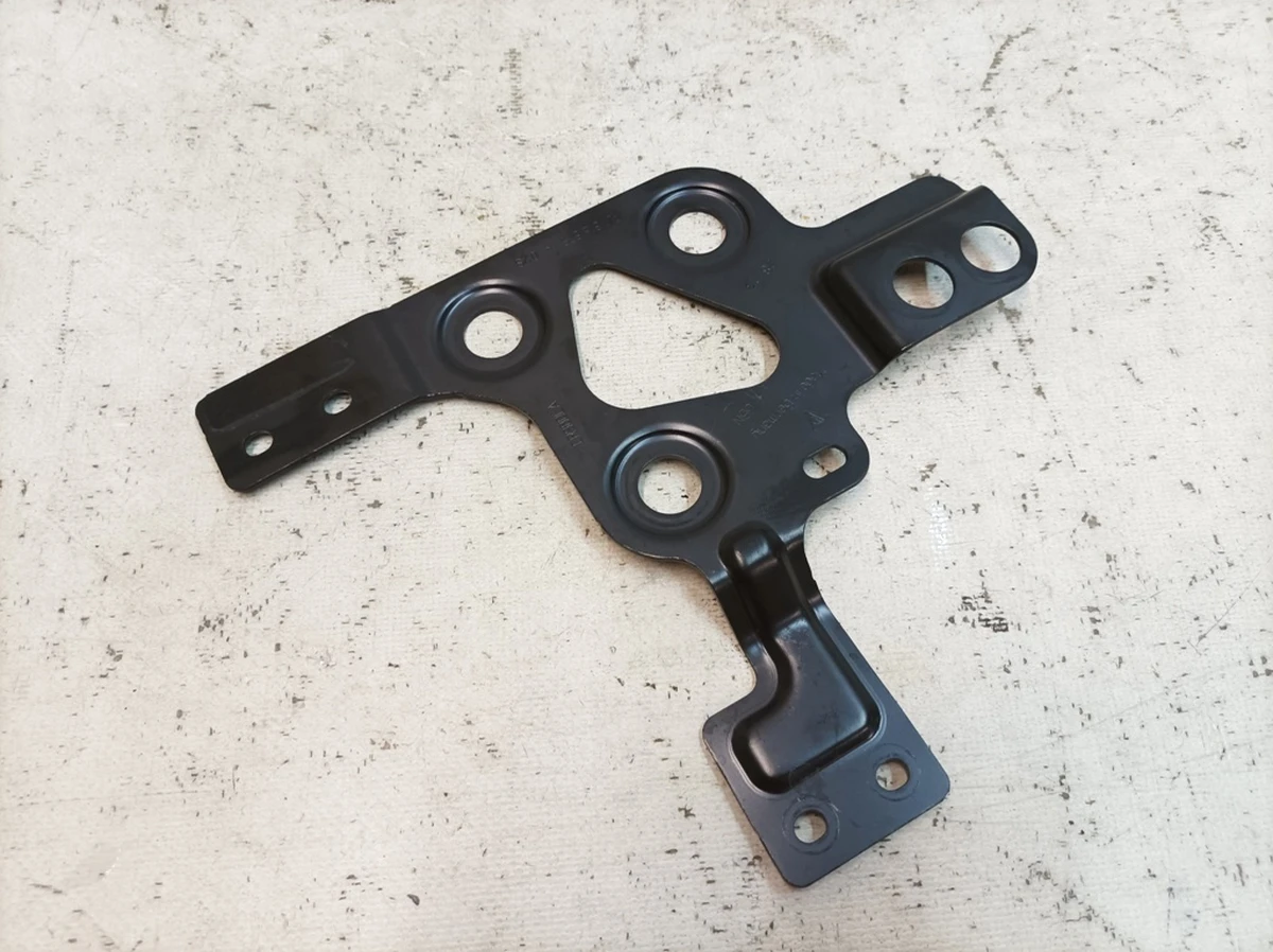 Кронштейн клапанів кліматичної установки Porsche Taycan 9J1816575A