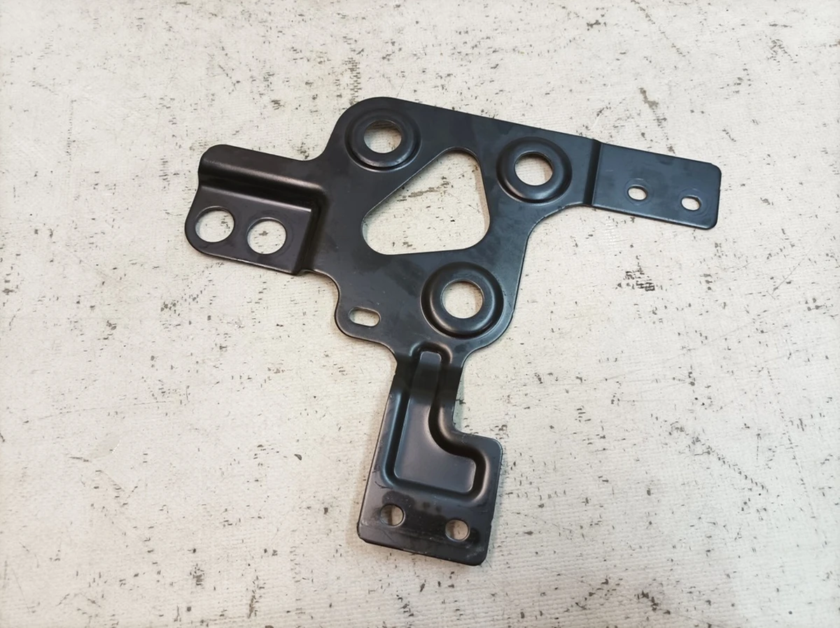 Кронштейн клапанів кліматичної установки Porsche Taycan 9J1816575A