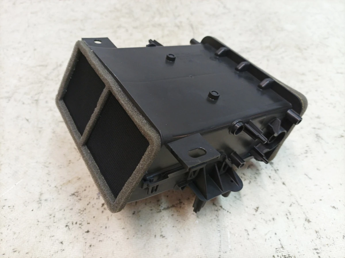 Блок заслонок передней панели средний Porsche Taycan 9J1819110