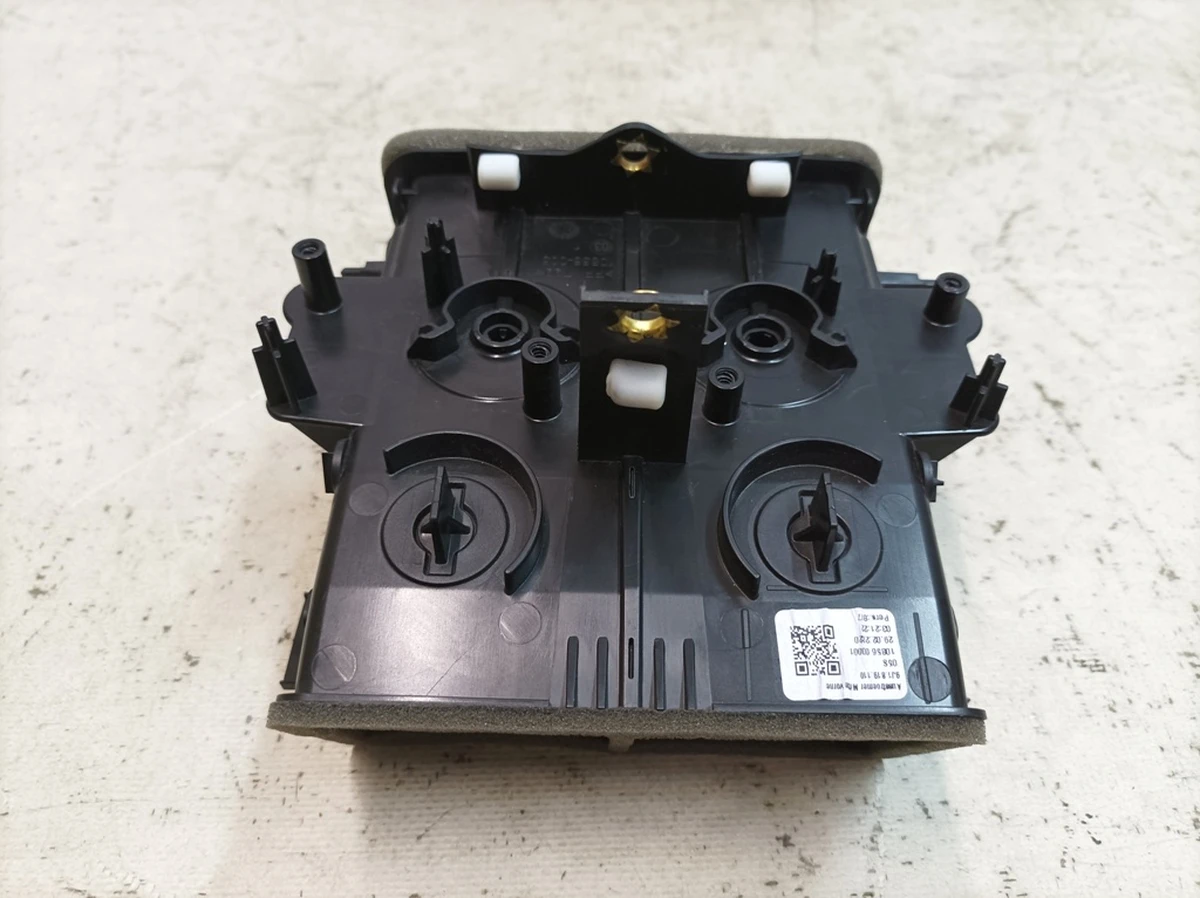 Блок заслонок передней панели средний Porsche Taycan 9J1819110