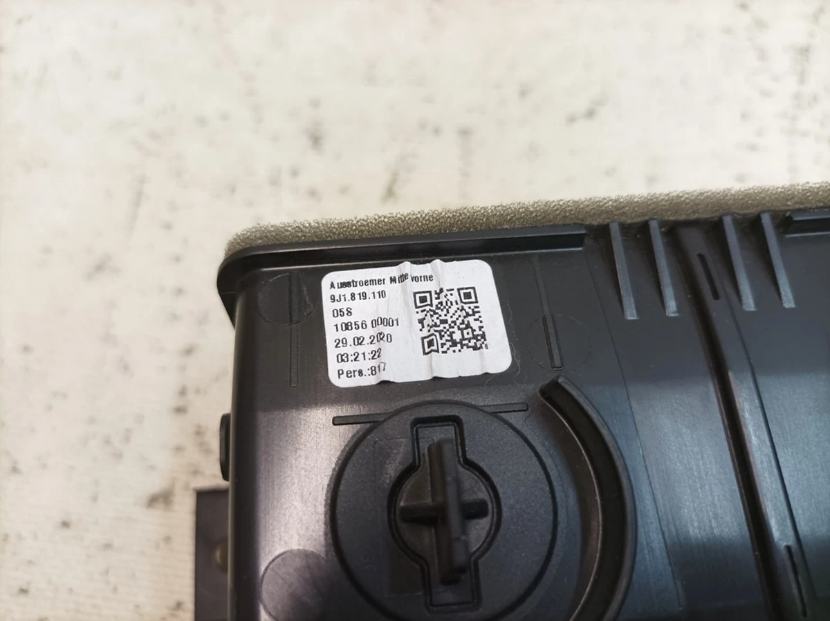 Блок заслонок передней панели средний Porsche Taycan 9J1819110