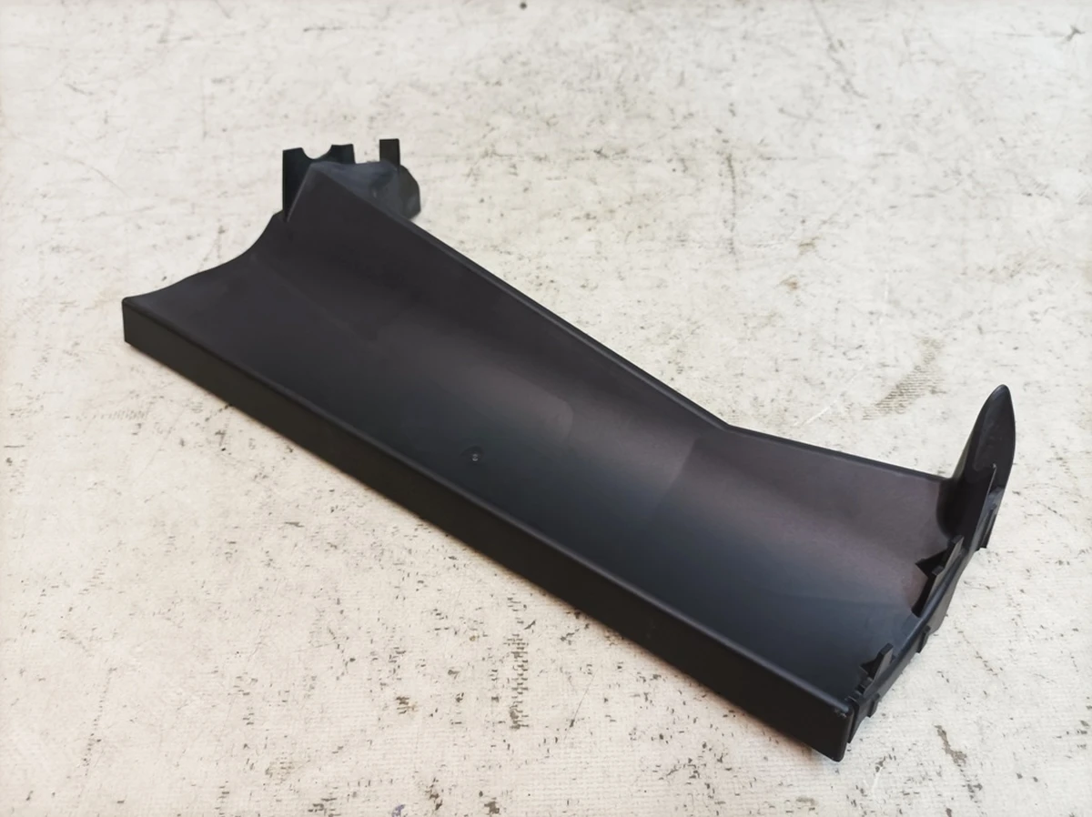 Напрямна система припливної вентиляції Porsche Taycan 9J1819904A