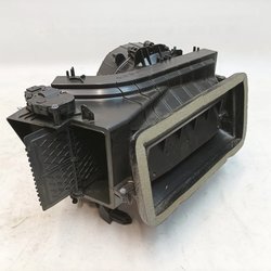 Повітрозабірник кліматичної установки в зборі Porsche Taycan 9J1820155