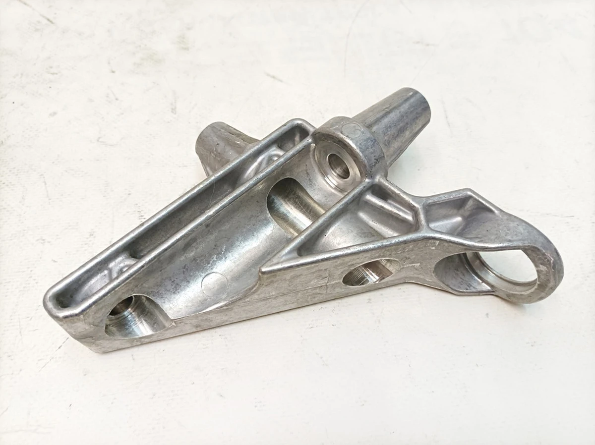 Air conditioning compressor bracket Porsche Taycan 9J1820881A